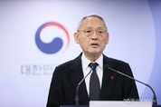 "국정이 정상적으로 안정되게 유지될 수 있도록 정부는 전력을 다하겠습니다"