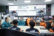 한덕수 대통령 권한대행 국무총리, 서울중부소방서 방문 근무 점검. 격려
